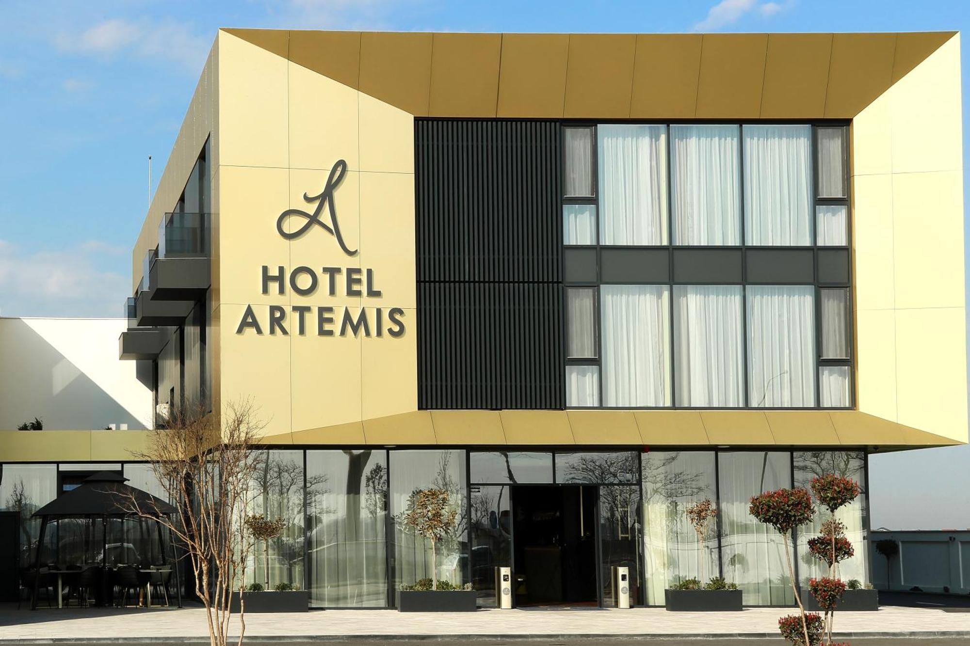 Hotel Artemis Oradea Extérieur photo