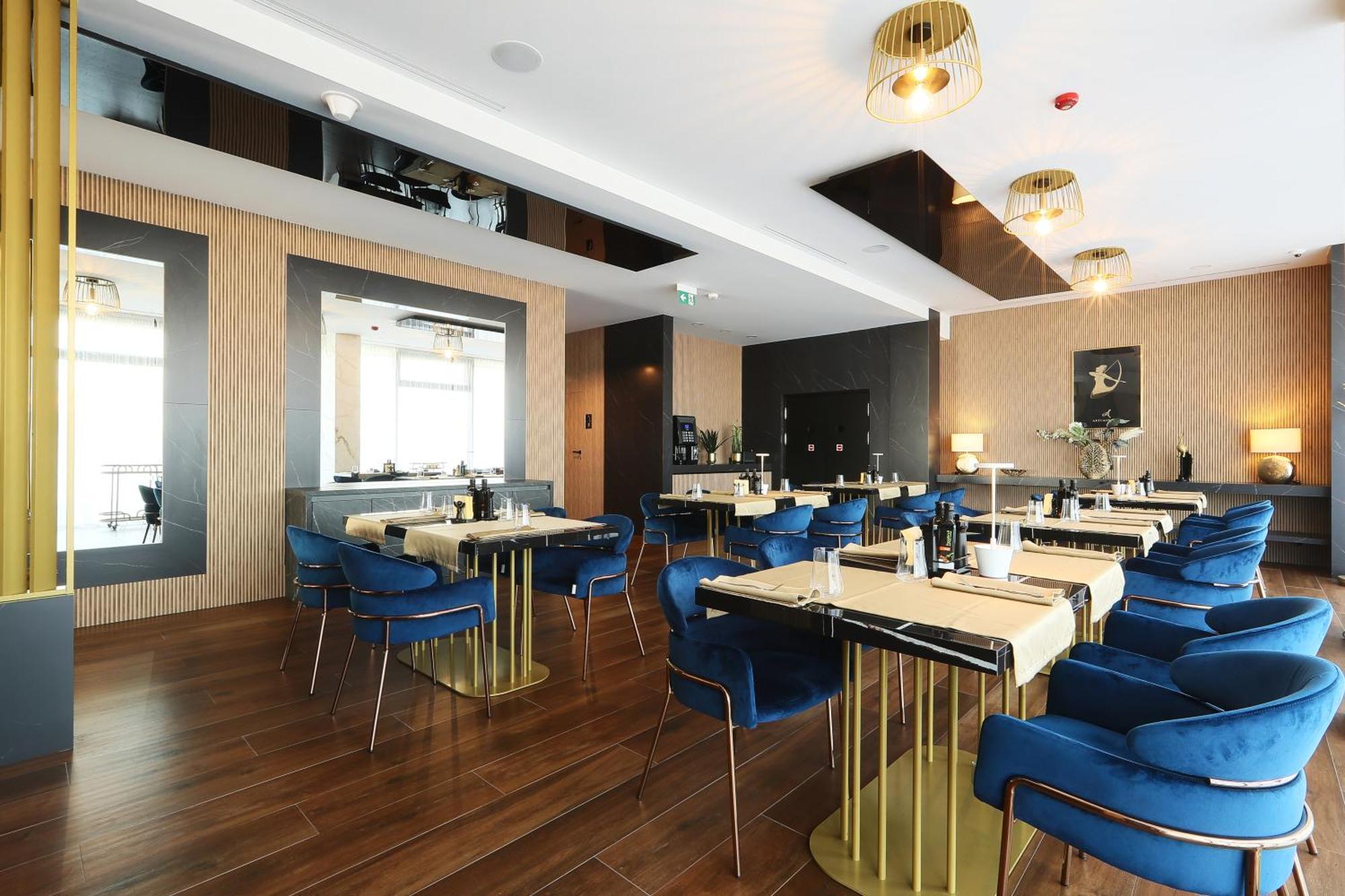 Hotel Artemis Oradea Extérieur photo