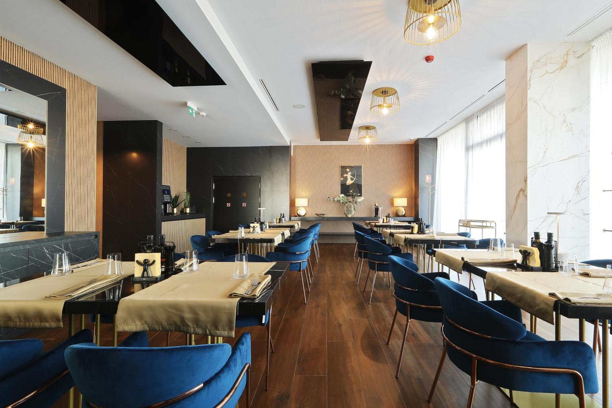 Hotel Artemis Oradea Extérieur photo