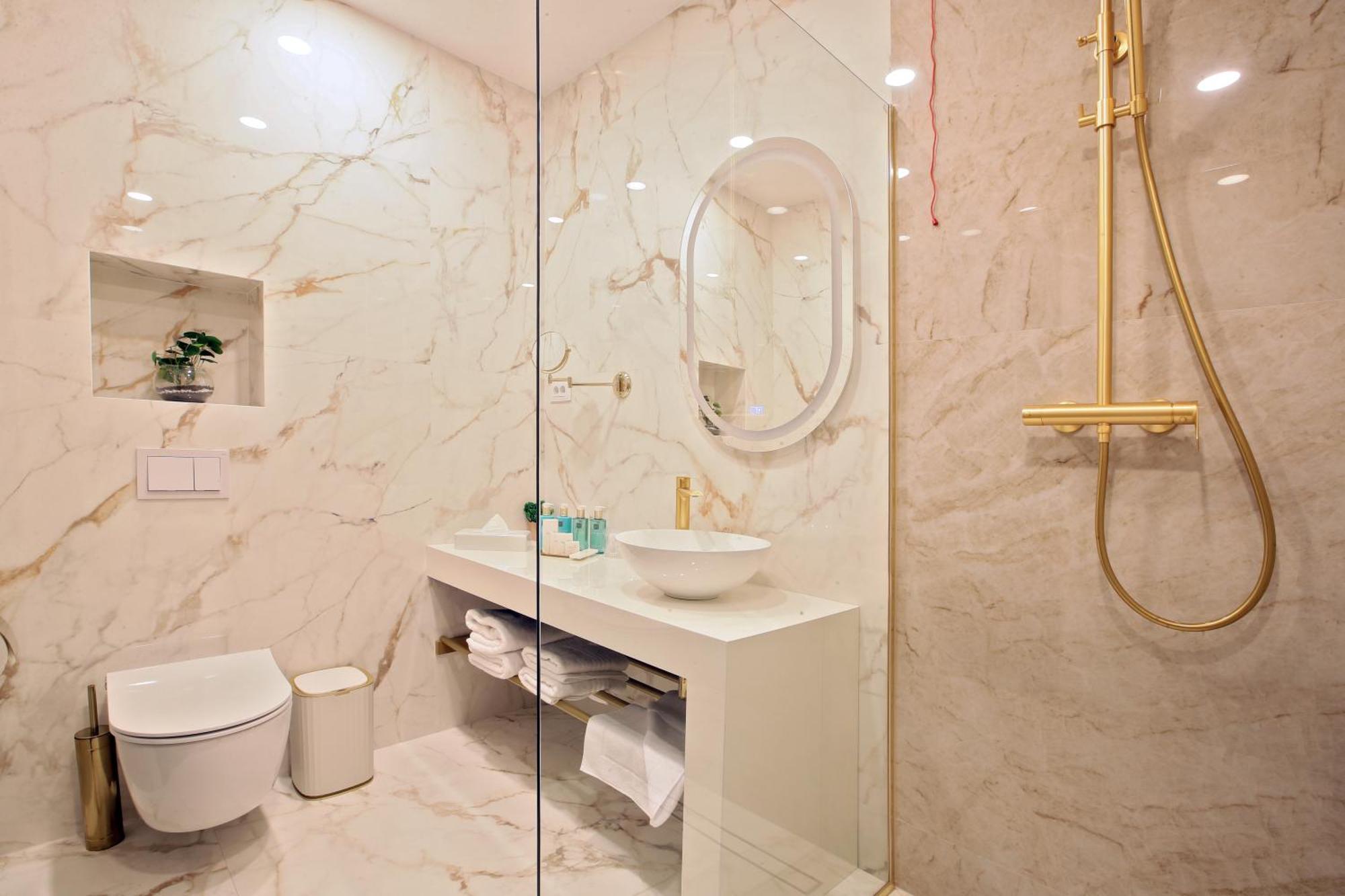 Hotel Artemis Oradea Extérieur photo