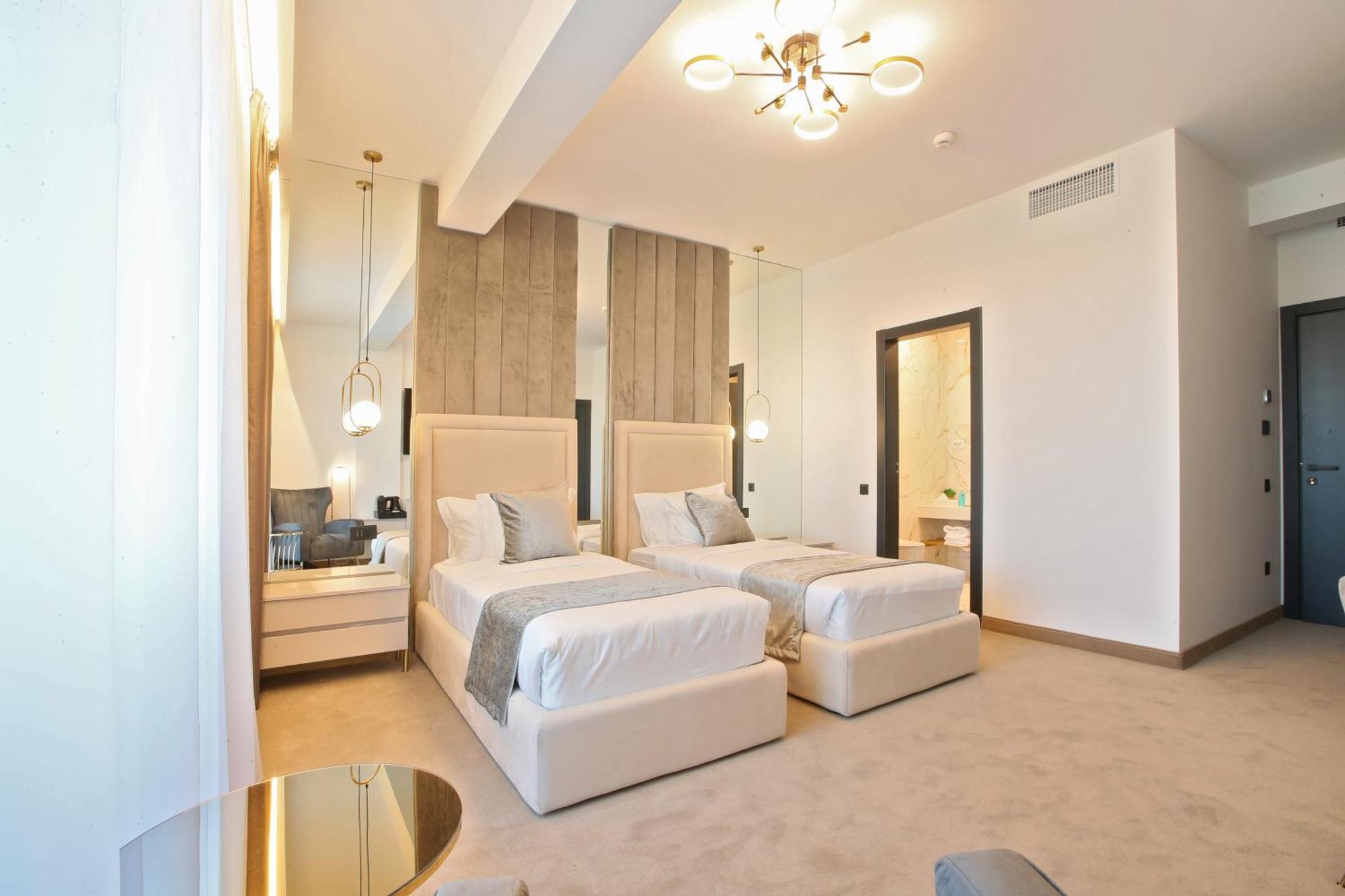 Hotel Artemis Oradea Extérieur photo