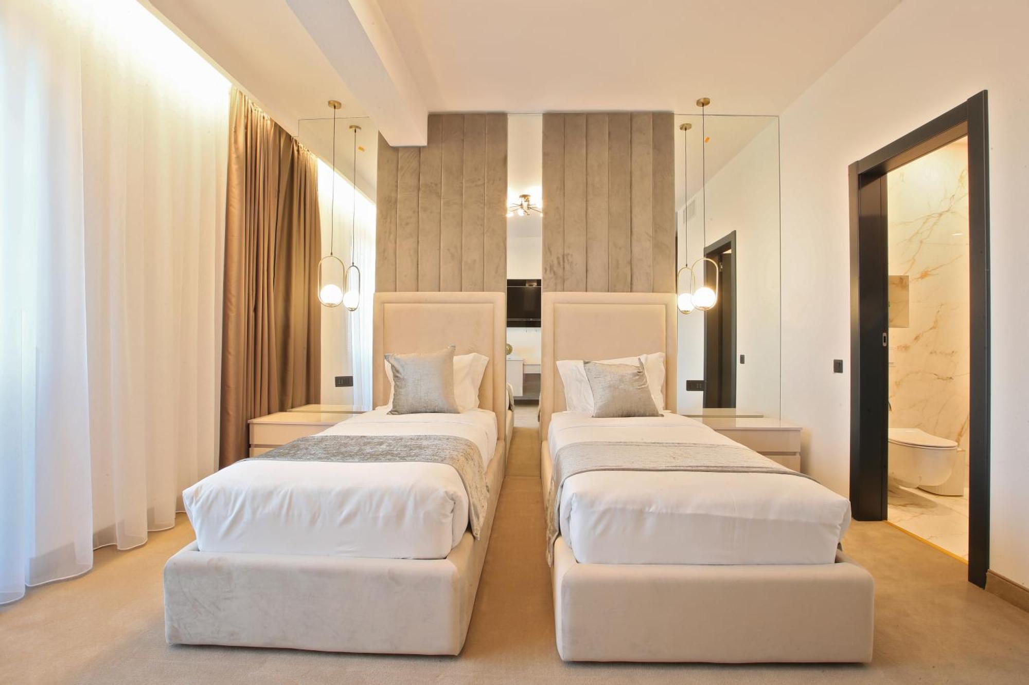 Hotel Artemis Oradea Extérieur photo